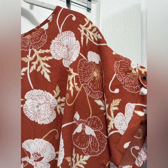 Maurice’s Short Sleeve Blouse Color Rust w/ white poppy flowers women’s XXL EUC - Picture 8 of 16